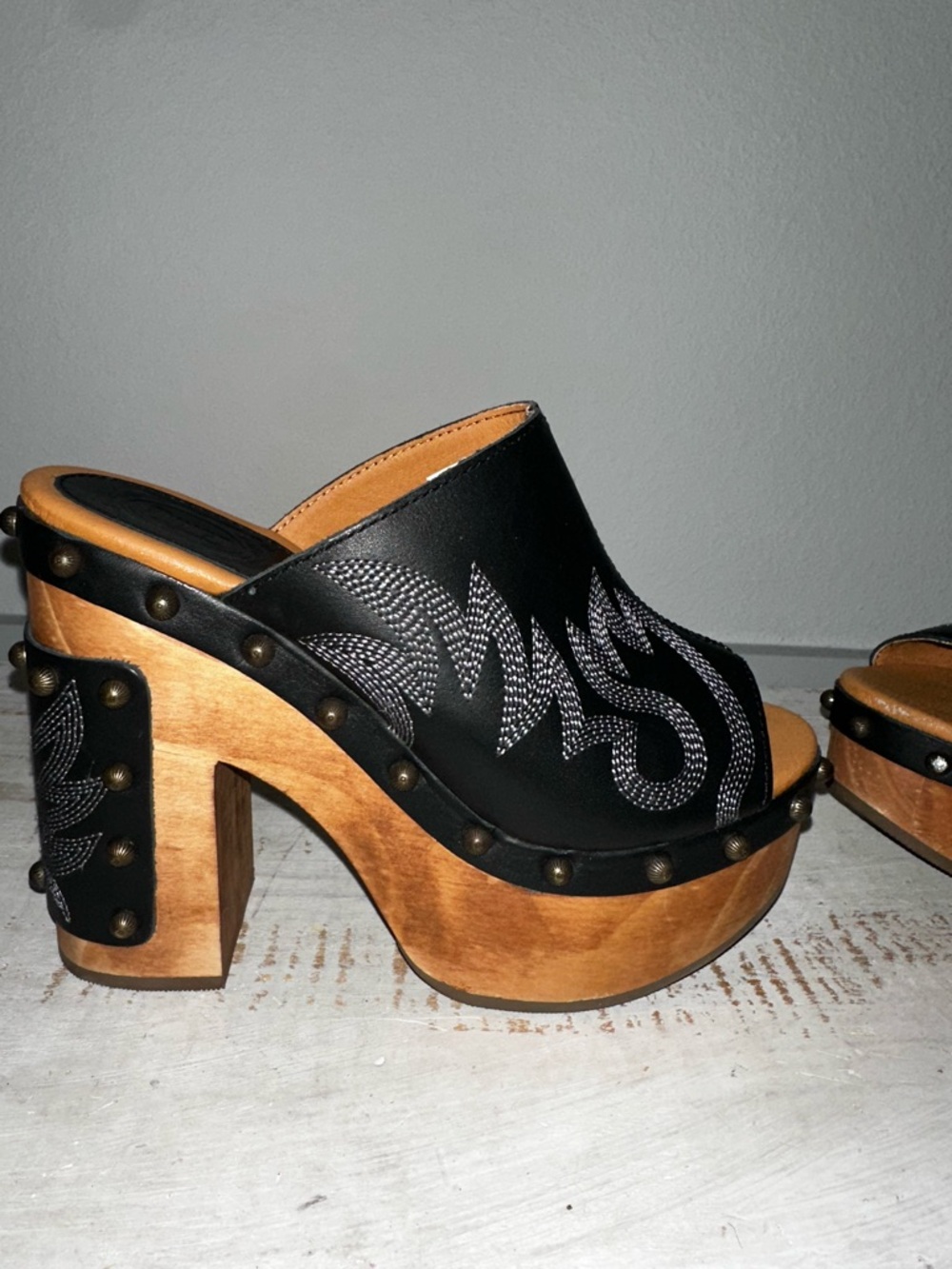 dingo women’s free spirit wooden sandals - Picture 7 of 16